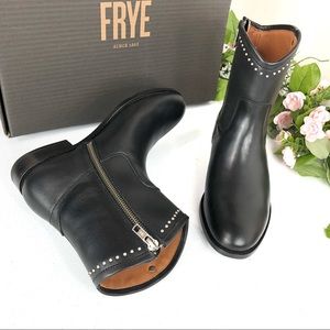 Frye Melissa stud short black boots size 6.5B (A18